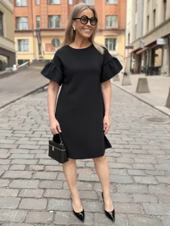 DW Charlotte fyrryhihoilla; musta
