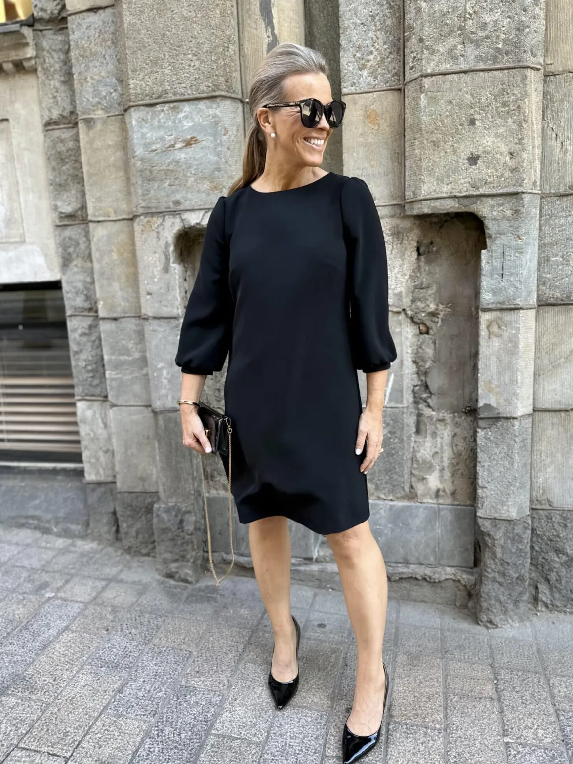 DW Olivia mekko; musta