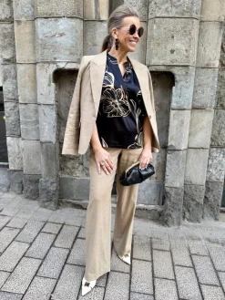 Indana silkkipaita; musta/beige kukkaprintti