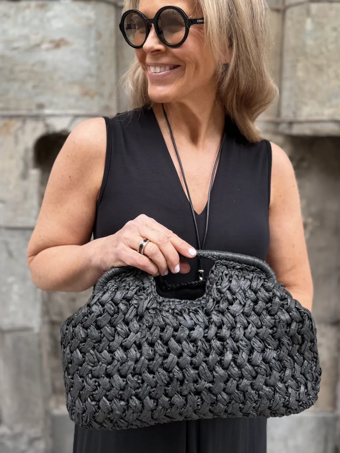 Iso Birgit koriclutch; musta