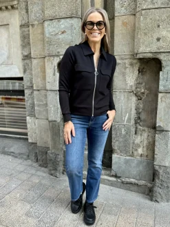 IW Beca pusakka vetoketjulla; musta