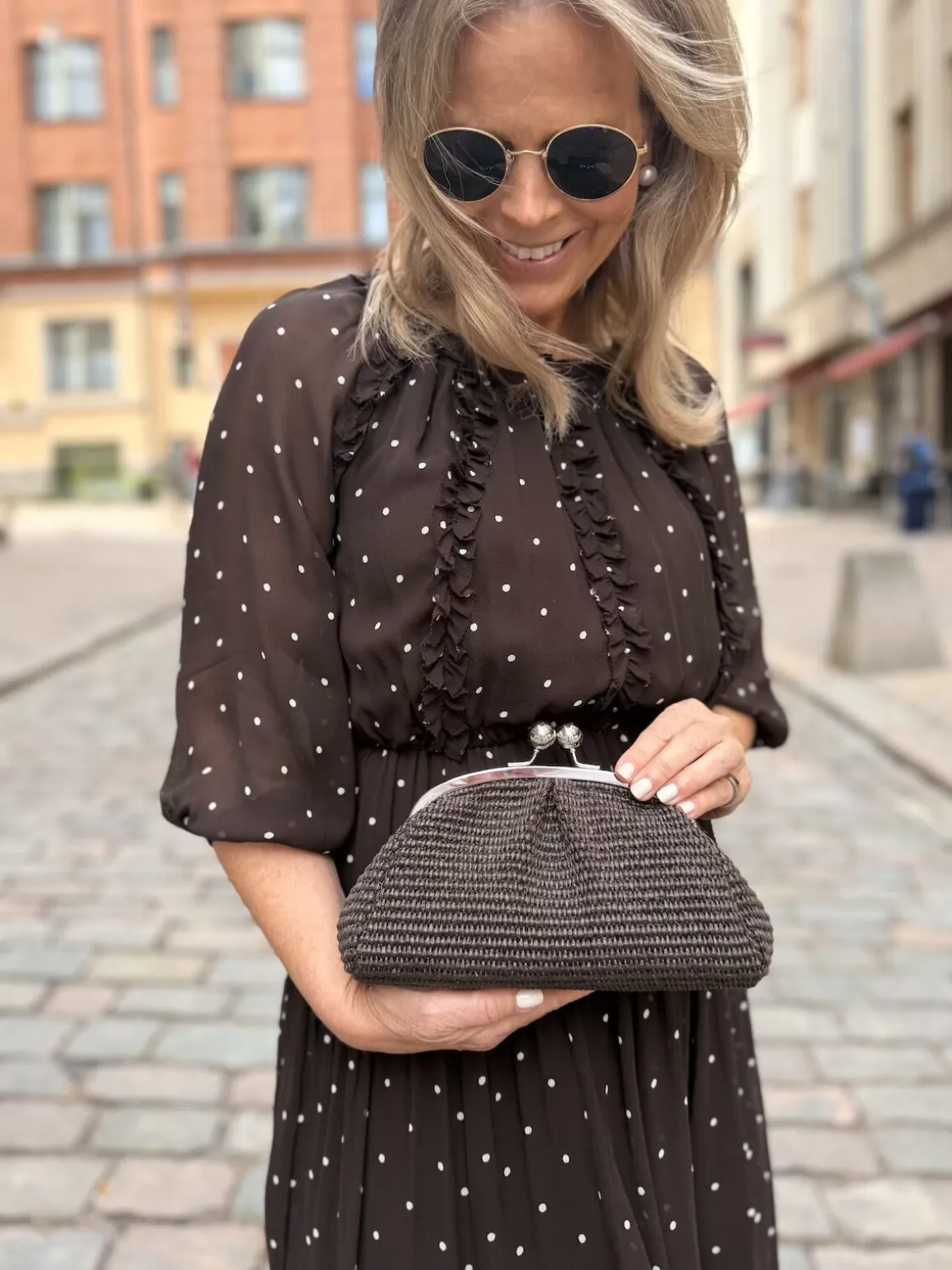 Koripussukka hopealla lukolla; tummanruskea
