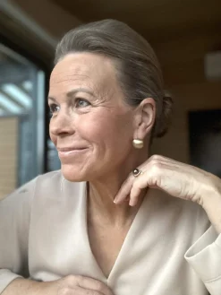 Korvakorut; Sofia kultainen roikkuva pallo