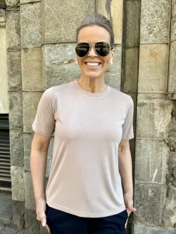 Liliana O-aukkoinen t-paita; savi