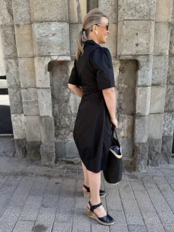 Malue Antoinett pallomekko; musta
