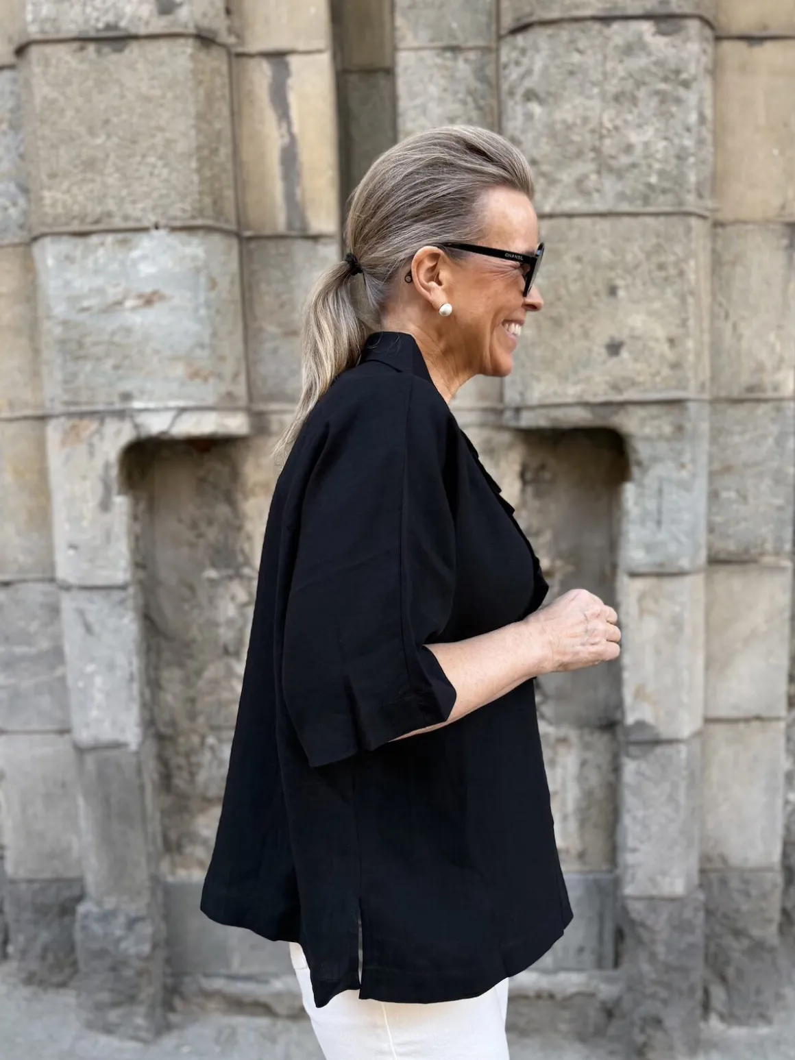 Marianne frillapaita; musta