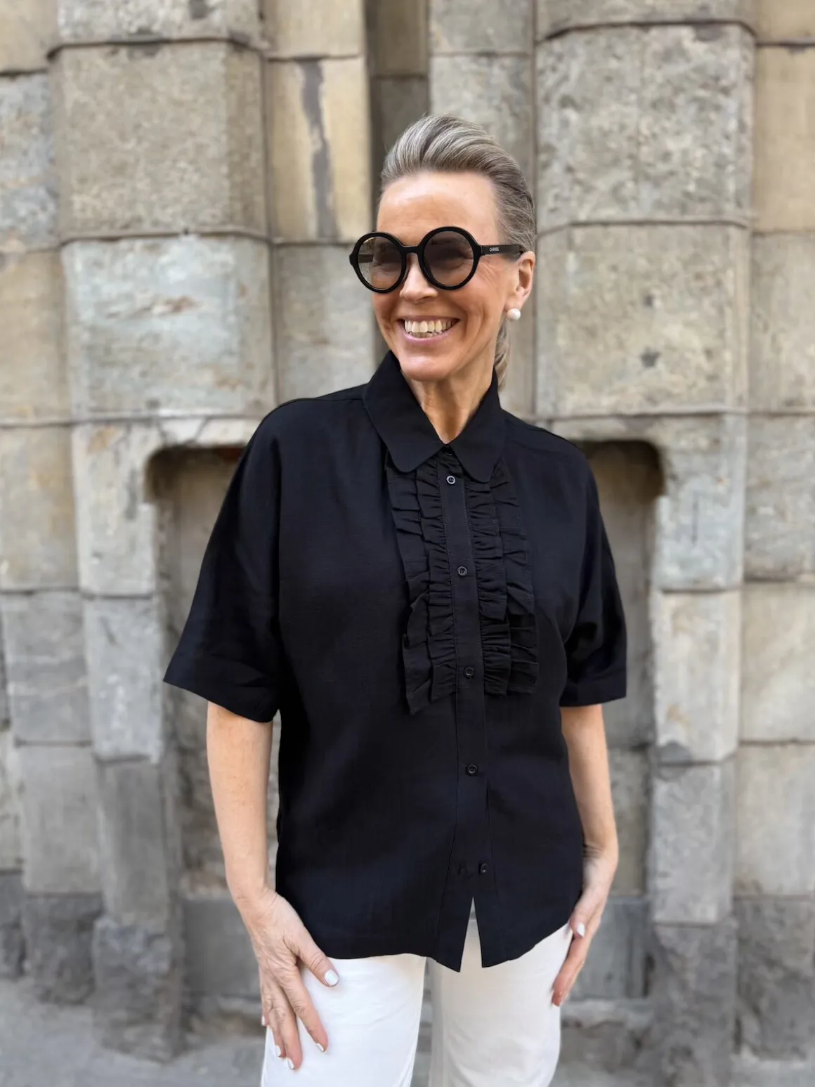 Marianne frillapaita; musta