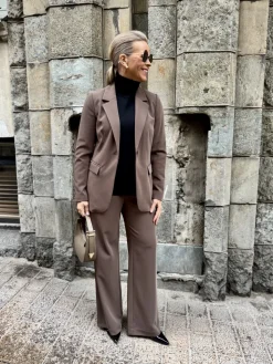Mova jakku; elm