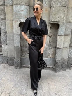 Sendra haalari; musta